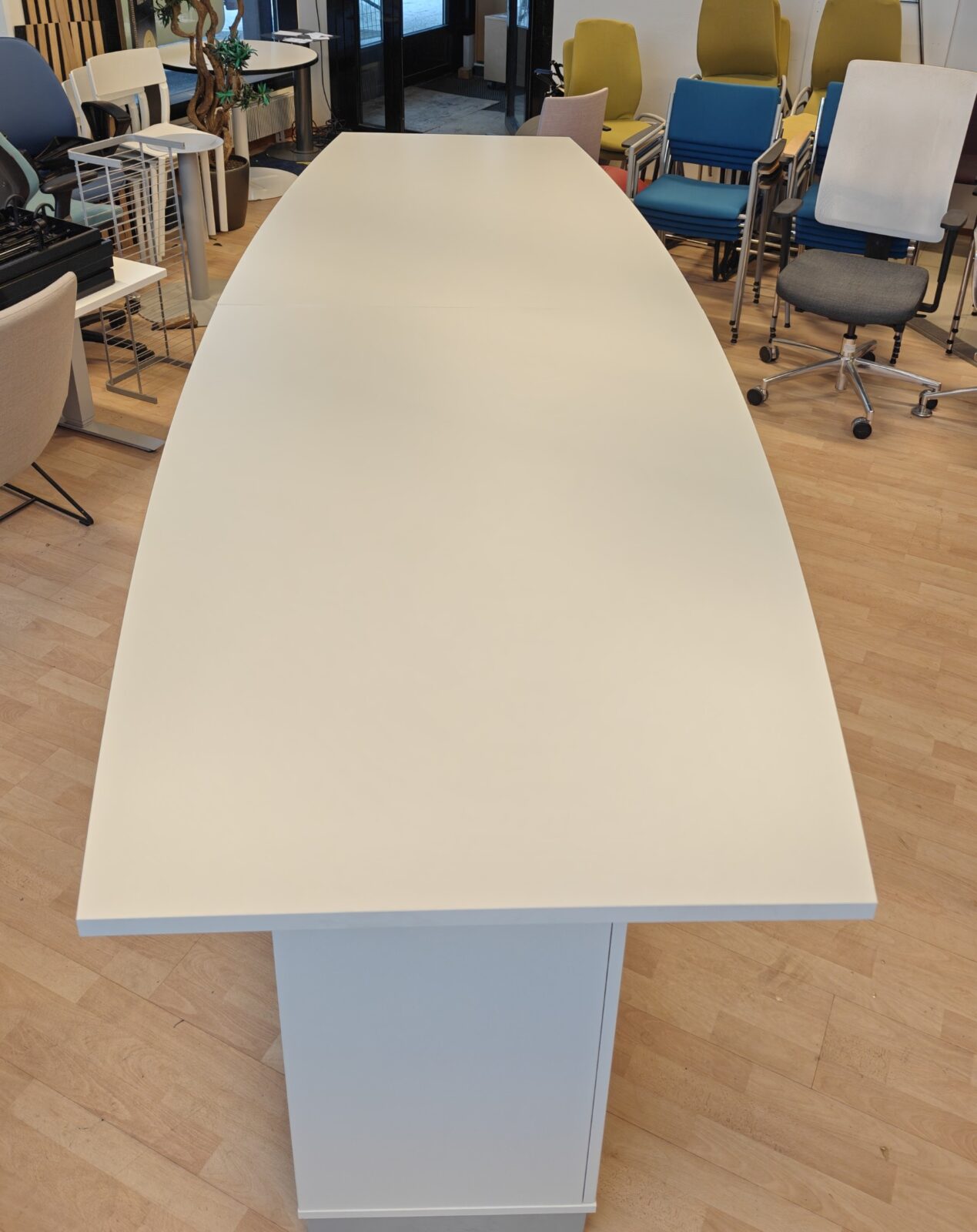 ht-toimistokalusteet.fi-etusivu-venepoyta-320x120x80-cm-1.jpg Neuvottelupöytä - Image 1